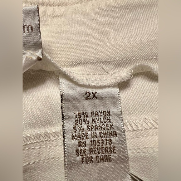 Women's Classic Cream Capris - Picture 7 of 8